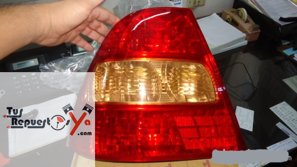 TOYOTA COROLLA 2001 POST DERECHO